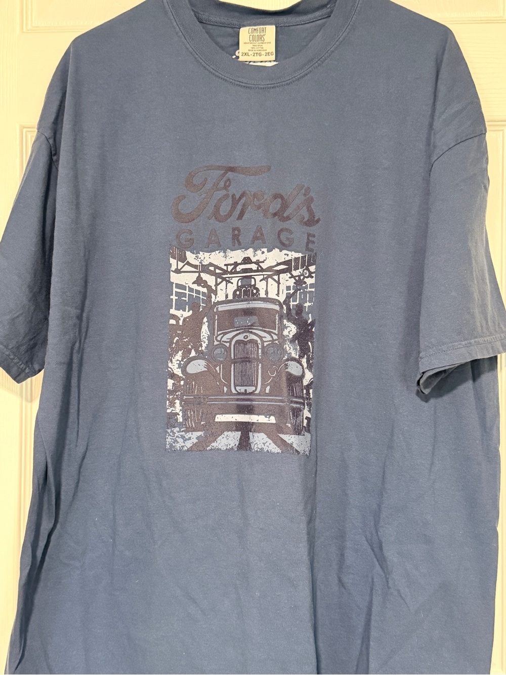 Comfort Colors Blue Men's Short-Sleeve Tee with Vintage Car Graphic